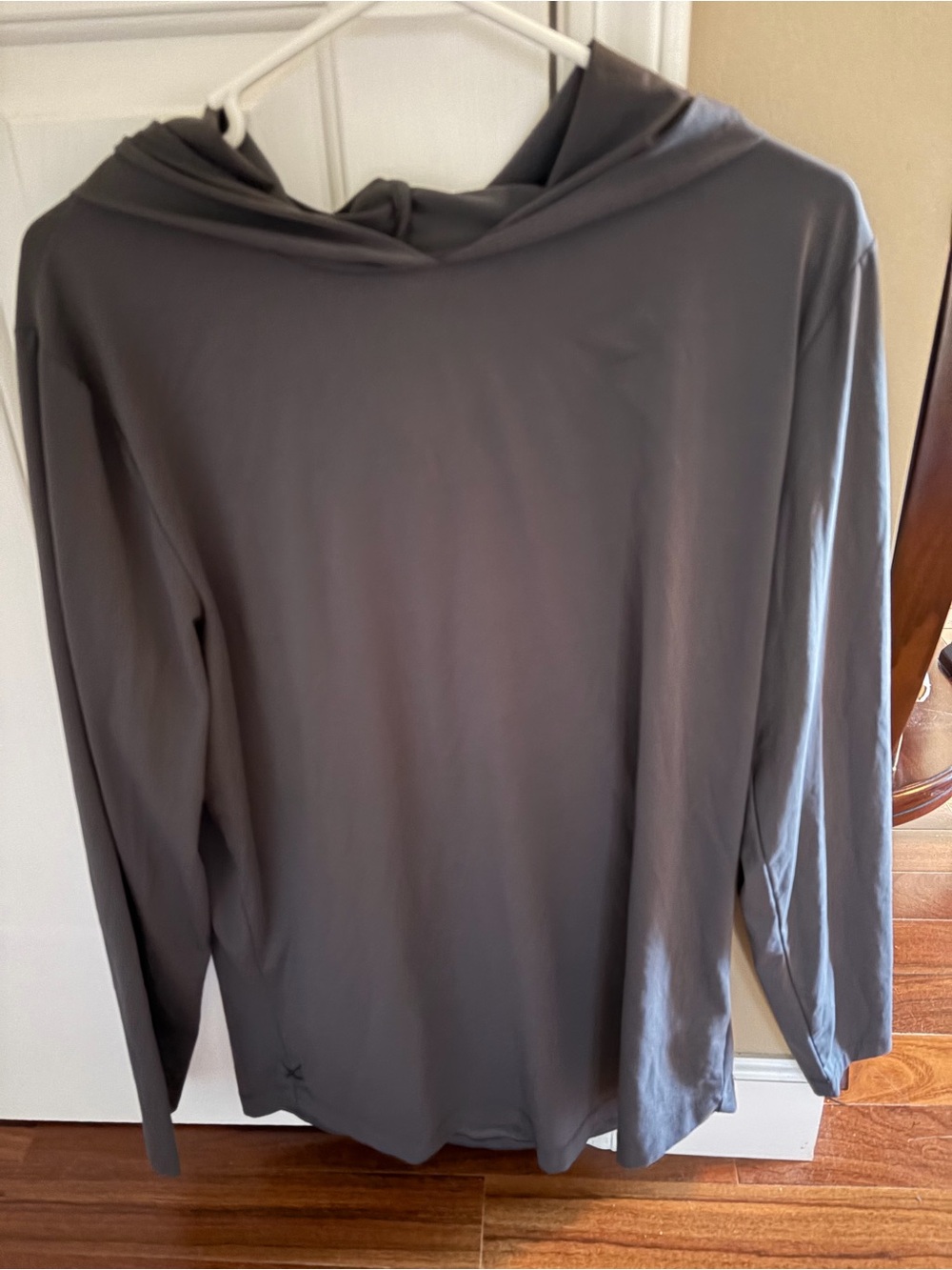 Cuts Clothing Men’s AO long sleeve hooded shirt, curve hem - size LG Charcoal